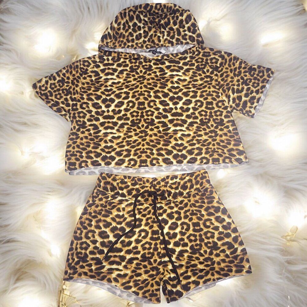 Ellie & Kate leopard print 2pc shorts cropped hoodie lounge set